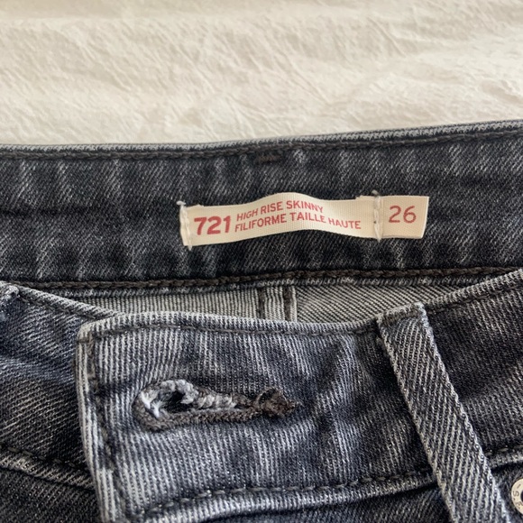 Levi’s 721 HighWaisted Jeans (Grey/Black w/ rips) - Picture 8 of 12